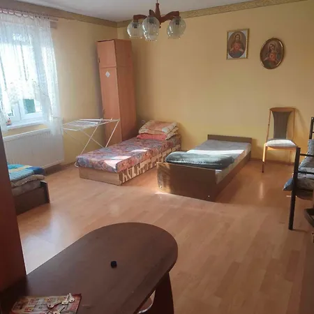 -pokoje Pracownicze, Tanie 홈스테이 *